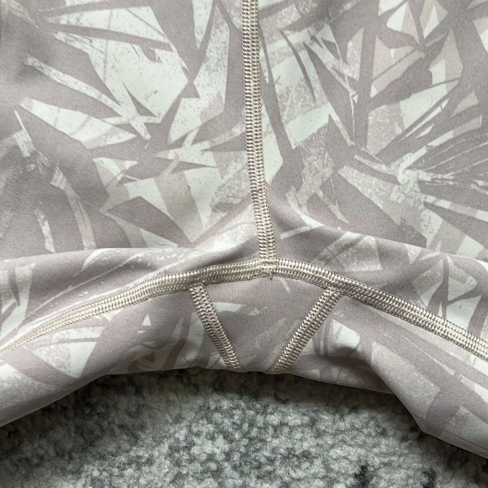 Lululemon Wunder Under High Rise Leggings in Shadow Leaf Light Ivory Muse